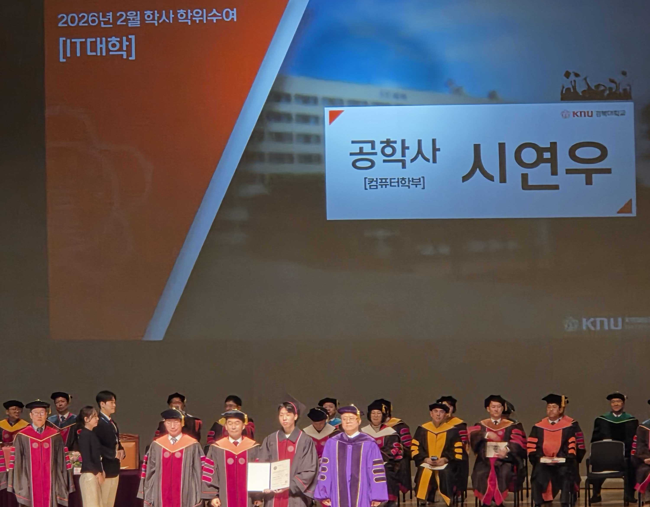 Yeonwoo graduation moment
